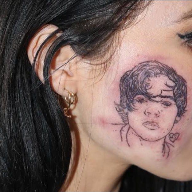 Harry Styles Tattoo Kelsy Karter Macht Echt Viel Um Bekannt Zu Werden 20 Minuten Harry Styles Tattoo Kelsy Karter Macht Echt Viel Um Bekannt Zu Werden 20 Minuten