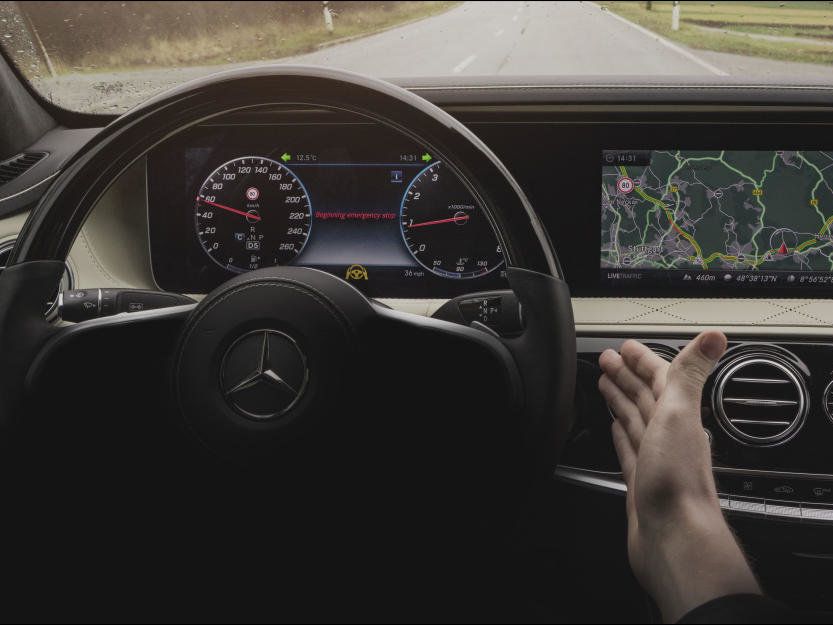 Assistenzsysteme Mercedes Macht Gas Und Bremse Uberflussig 20 Minuten