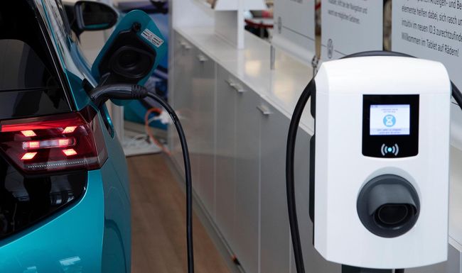 Plus de 70’000 voitures électriques circulent sur les routes suisses, et rien que cette année, plus de 26’000 voitures supplémentaires ont été mises en circulation.