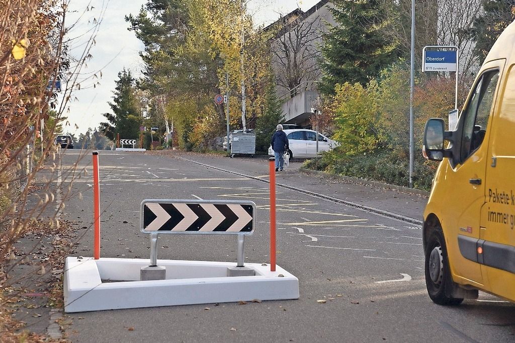 Gesucht Ist Ein Hindernis Auf Der Straße
