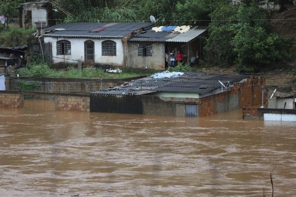 Amérique latine Violente tempête au Brésil le bilan s'alourdit 24