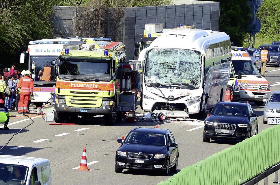 15 Verletzte Bei Unfall Mit Reisecar Bei Winterthur Tages Anzeiger