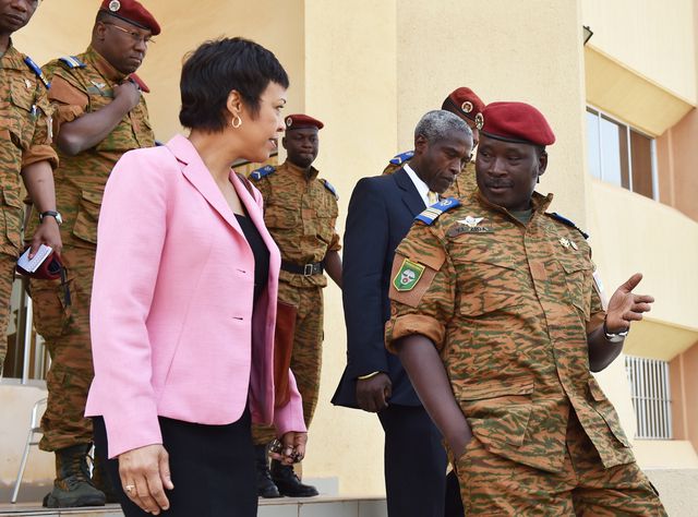 L'homme fort du Burkina Faso, le lieutnant-colonel Zida, a rencontré une représentante du gouvernement américain en charge de l'Afrique, Bisa Williams. (Samedi 8 novembre 2014)