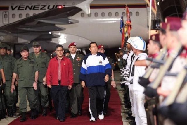 Hugo Chavez, à son arrivée à l'aéroport de Caracas.