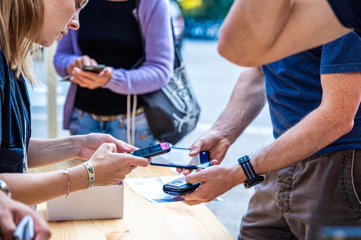 Der Bundesrat hat diesen Vorschlag in die Vernehmlassung geschickt, um im Notfall rasch handeln zu können. Der Bundesrat hat diesen Vorschlag in die Vernehmlassung geschickt, um im Notfall rasch handeln zu können.
