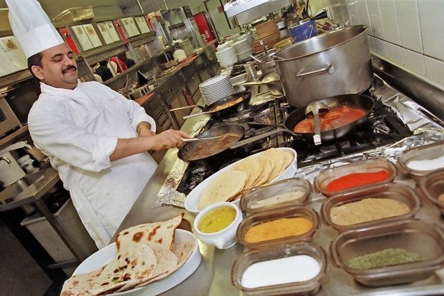 Une Ecole Gagne Le Droit D Engager Un Cuisinier Nepalais Tribune De Geneve