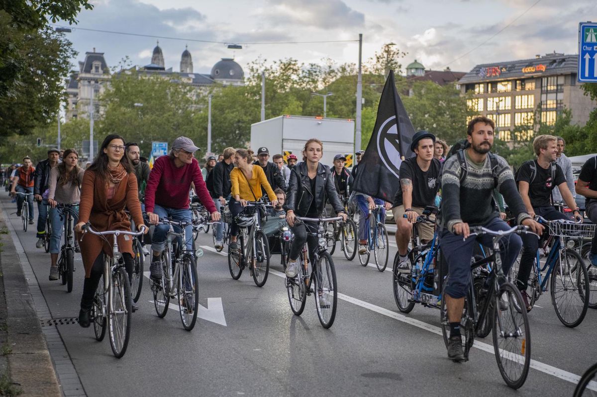 Critical Mass in Zürich – Teilnehmende von der Polizei weggewiesen - Vimarsana News