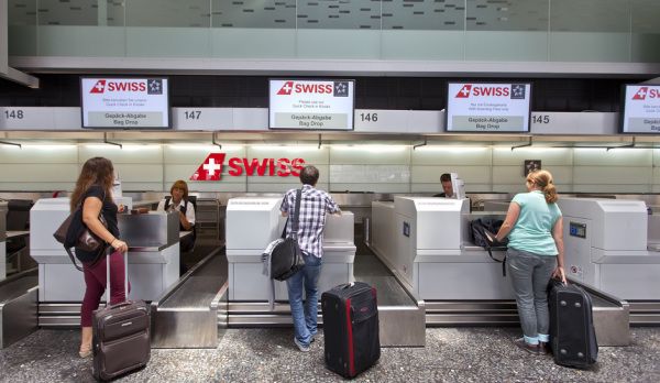 Die Einnahmen wegen Übergepäck sind bei der Swiss zurückgegangen. Ein Wettbewerb soll den Gebührentopf nun wieder füllen. Die Einnahmen wegen Übergepäck sind bei der Swiss zurückgegangen. Ein Wettbewerb soll den Gebührentopf nun wieder füllen.