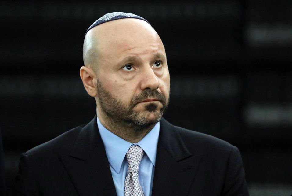 Antisemitisme Un Riche Genevois Offre Le Chapeau D Hitler A Israel Minutes