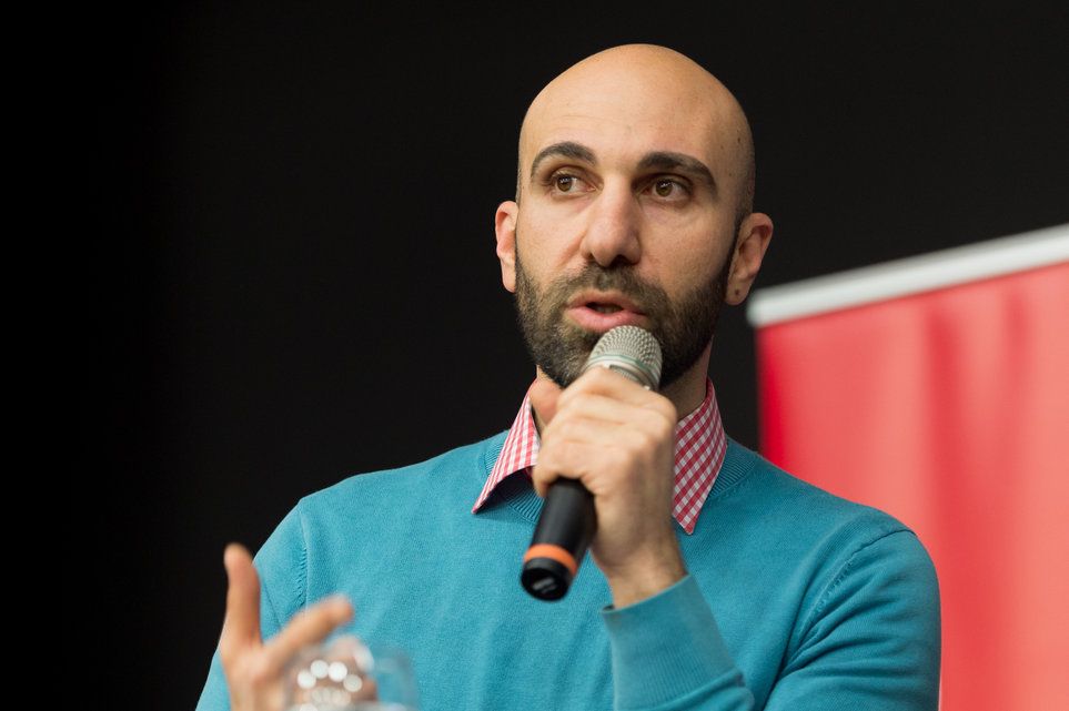 «Soll ich als Muslim nun klagen, ich sei ein Opfer, das deshalb seine Religion nicht leben kann?», repliziert Ahmad Mansour.