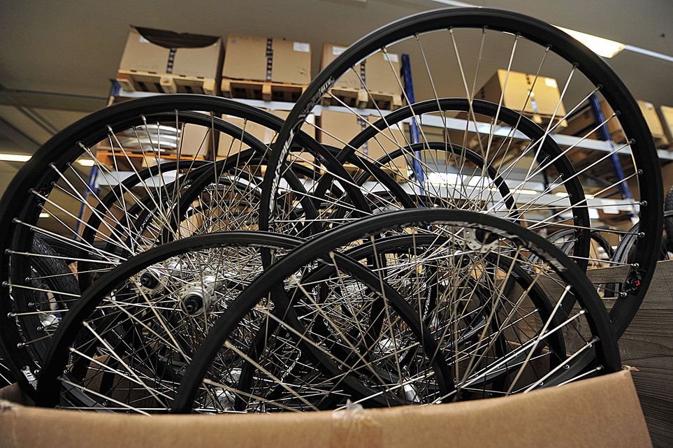 Die Biketec Huttwil stellt die Elektrovelos Flyer her. Räder ... 