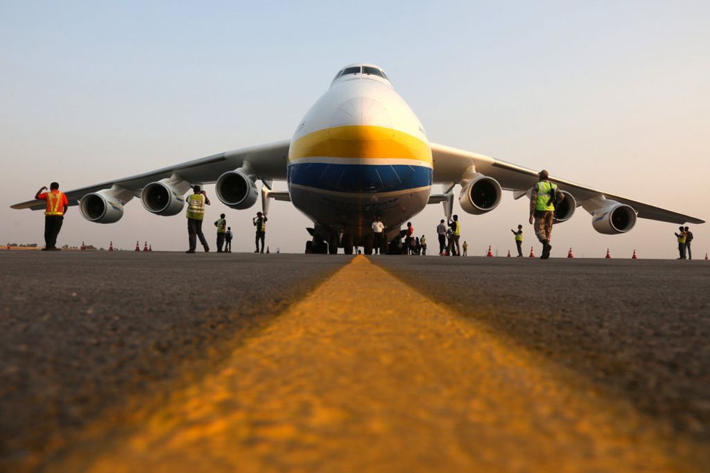 Grösstes Flugzeug der Welt fliegt zum