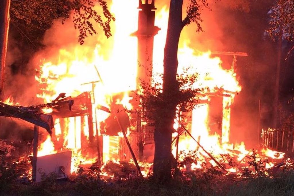 Quand On Détruit Les Livres Par Le Feu En Public Canton de Vaud – Une bâtisse détruite par le feu à Cronay | Tribune de