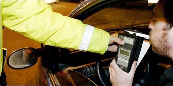 Il Detruit La Guitare De Son Pere Sempach (LU): Un mineur ivre détruit la voiture de son père - 20 minutes