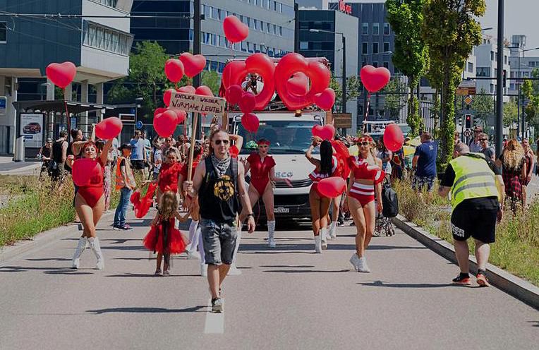 «Free Parade» statt «Street Parade» in Zürich – Die Corona-Skeptiker sind jetzt auch Techno-Fans - Vimarsana News