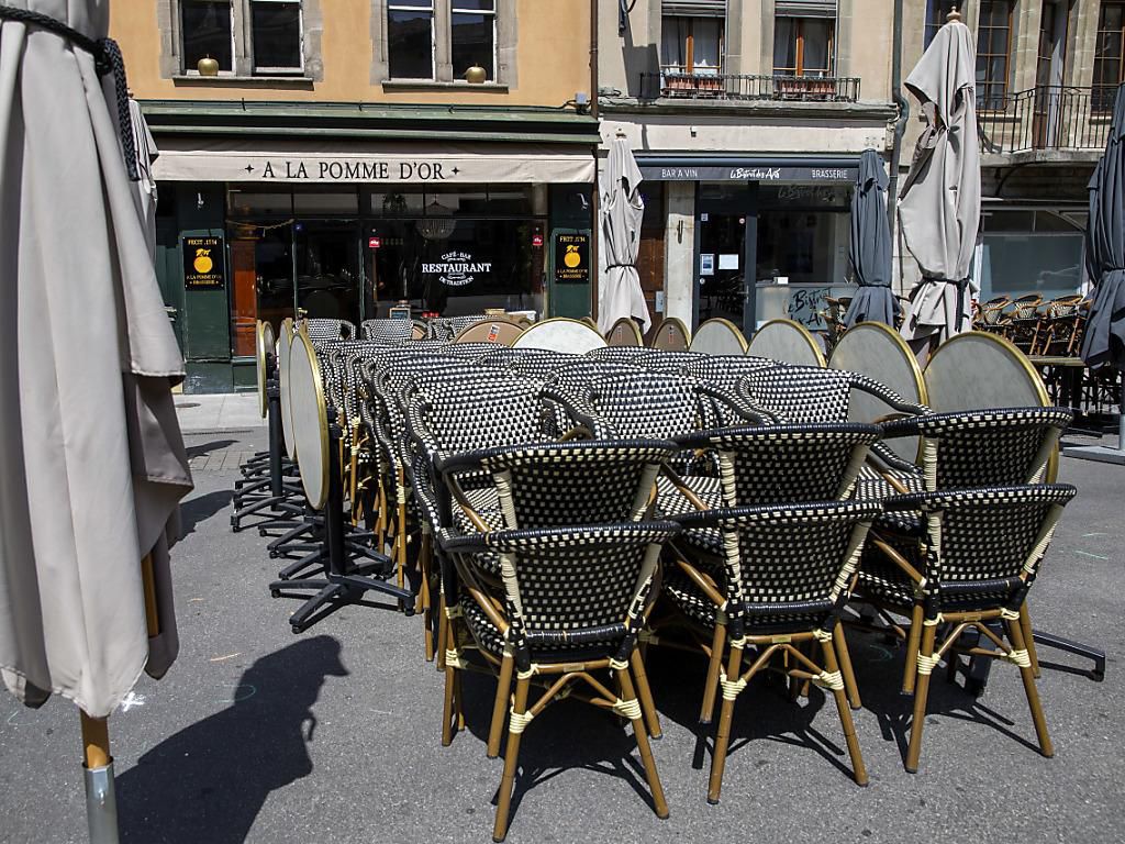 Afin de les aider à combler les pertes financières dues à la crise liée à la pandémie de Covid-19, les cafés, restaurants et taxis sont exemptés de la taxe annuelle 2020. Le Grand Conseil a adopté vendredi deux projets de loi du gouvernement dans ce sens (illustration).