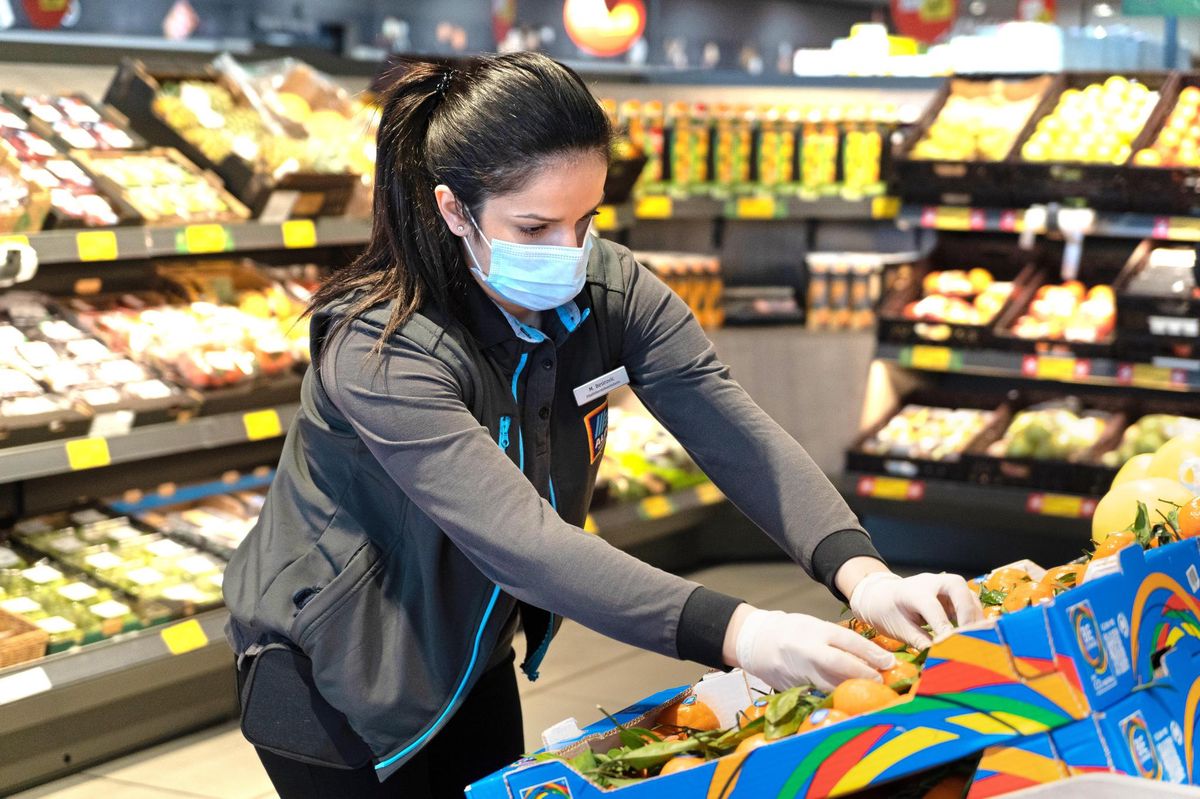 Auch in den Läden müsste die Maskenpflicht entsprechend bleiben. 