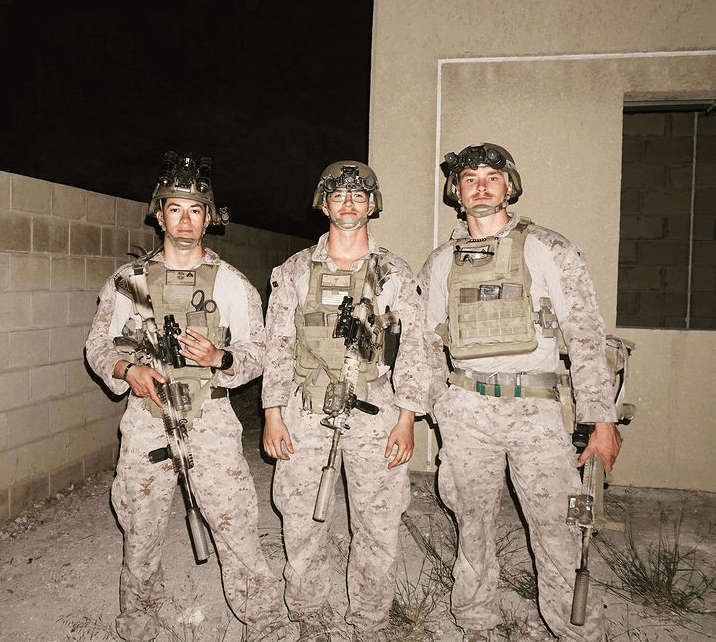 Max Soviak (Mitte) kam am 26. August 2021 in Kabul ums Leben. Max Soviak (Mitte) kam am 26. August 2021 in Kabul ums Leben.