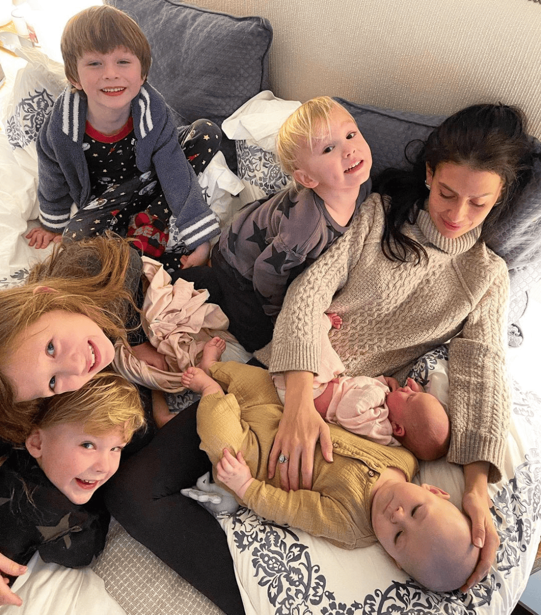 Jumeaux Alec Et Hilaria Baldwin Ont Bien Fait Appel A Une Mere Porteuse Le Matin
