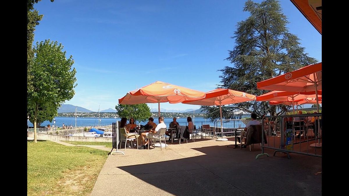 Une terrasse devant le lac
