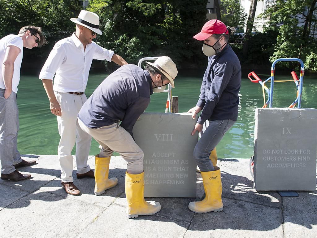 Unbewilligte Aktion – Neue zehn Gebote im Schanzengraben versenkt | Der