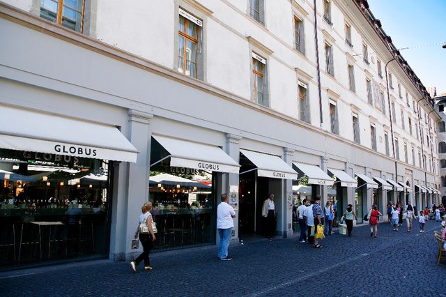 Licencies Des Ex Employes De Globus Se Rebiffent Tribune De Geneve