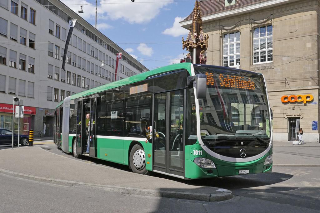 Die Leserin nennt im Gespräch mit 20 Minuten ein Beispiel. Kürzlich sei ihr eine Frau beim Aussteigen aus dem Bus gefolgt und habe sie auf der Strasse aufs Übelste beleidigt, weil sie keine Maske trug.