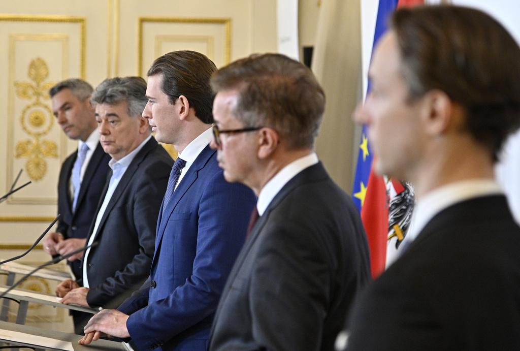 Oggier plädiert für eine Schliessung der Gastronomie und der Fitnesszentren nach österreichischem Vorbild  . «Ansonsten ist das Weihnachtsgeschäft, vor allem der Tourismus, in der Schweiz enorm gefährdet.»