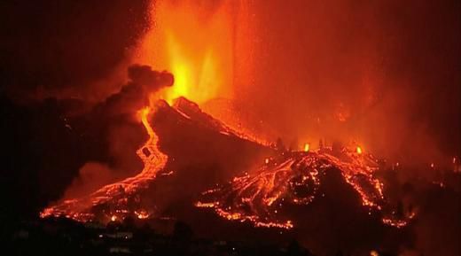 Espagne La Lave Du Cumbre Vieja Est Dangereuse Au Contact De La Mer Le Matin