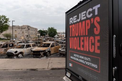 États-Unis – À Kenosha, Trump assimile manifestations violentes et  «terrorisme intérieur» | Tribune de Genève