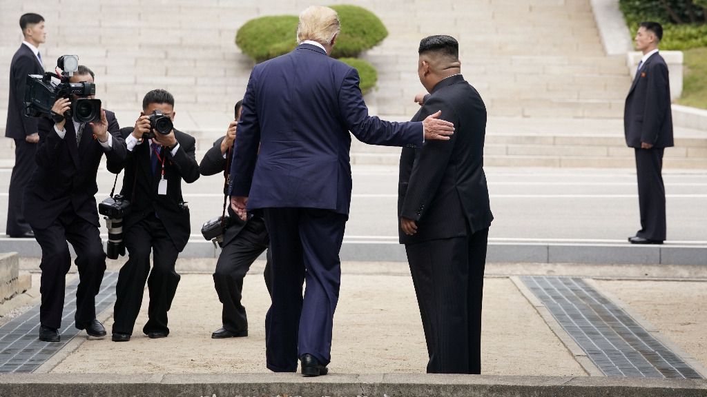 Trump betritt als erster US-Präsident Nordkorea