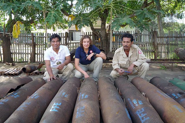 FFE – Free From Explosives: Katrin Stauffer erklärt die korrekte Beschriftung von Munitionsschrott. (zvg)