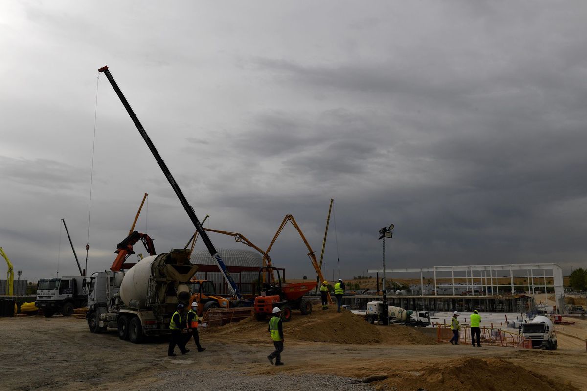 Construit dans l’objectif de pouvoir mieux gérer la deuxième vague, «l’hôpital des pandémies» sera livré trop tard. Les patients atteints de Covid submergent déjà les centres de santé de la région.
