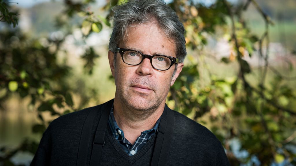 Jonathan franzen essays picture