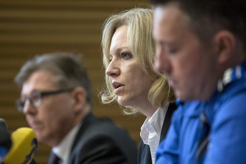 Die gefundenen DNA-Profile erzielten keine Treffer in den Datenbanken: Aargauer Ermittler und Staatsanwälte informierten in Schafisheim AG. (18. Februar 2016) Die gefundenen DNA-Profile erzielten keine Treffer in den Datenbanken: Aargauer Ermittler und Staatsanwälte informierten in Schafisheim AG. (18. Februar 2016)