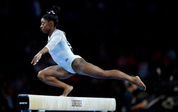 Simone Biles Les Sacrifices D Une Championne Gymnastique: Simone Biles s'offre un 16e sacre mondial - 20 minutes