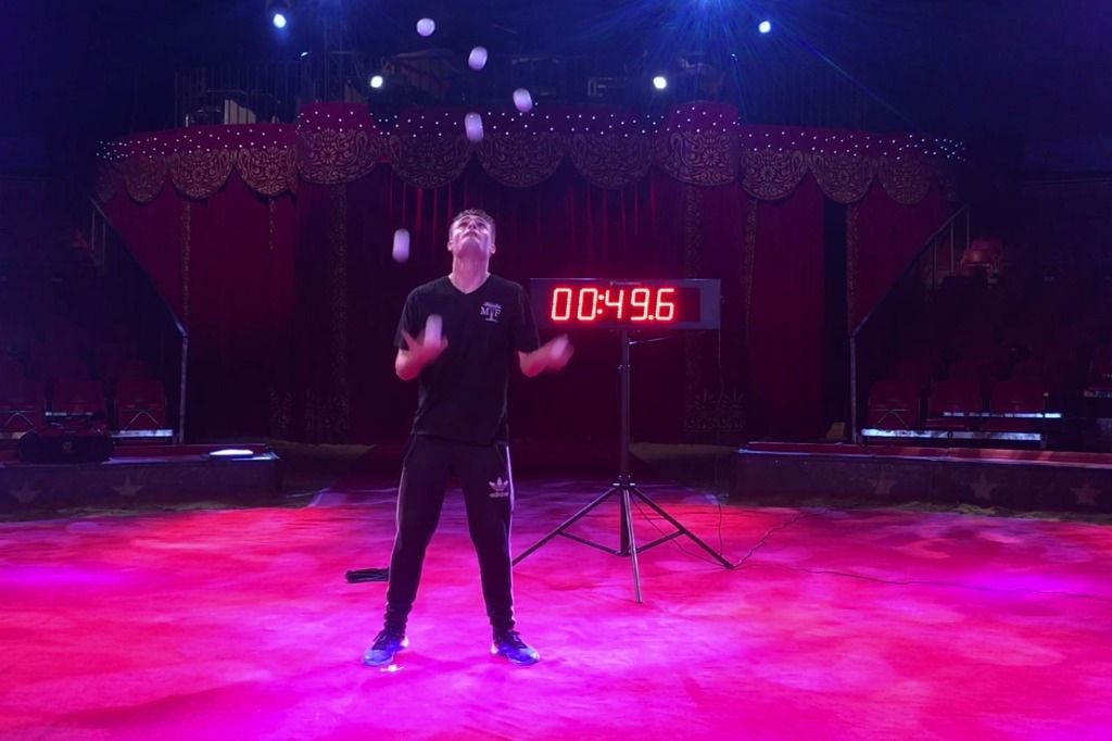 Record Du Monde De Jongle Foot Berne – Nouveau record du monde de jonglage | 24 heures