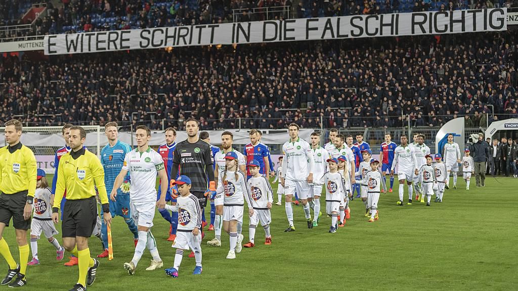 Februar 2019: Protest der Muttenzerkurve gegen das Engagement des FC Basel in Indien: «Ein weiterer Schritt in die falsche Richtung.» Kurz darauf verliessen die Fans die Kurve.