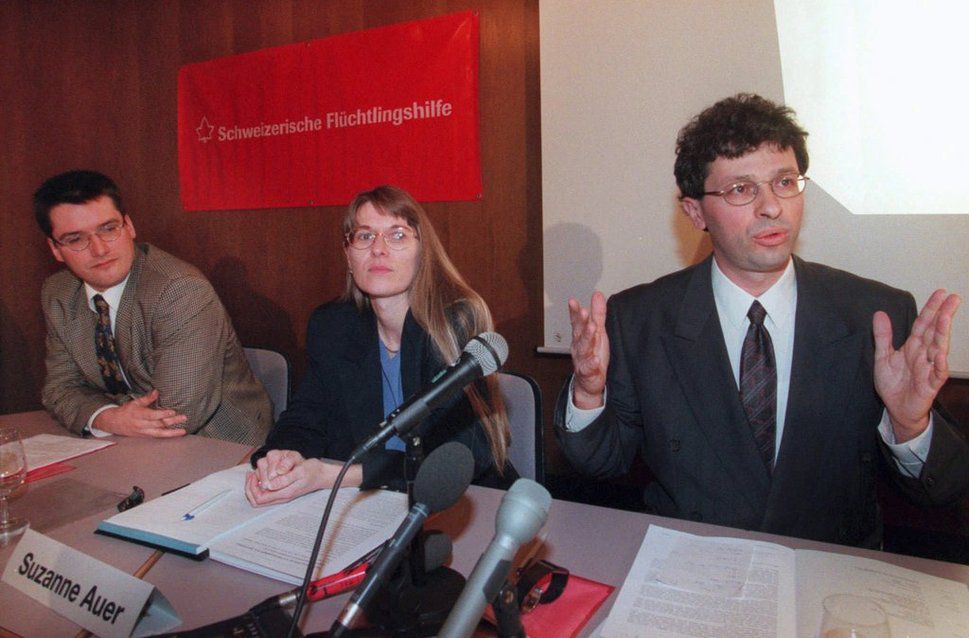 Vor über zehn Jahren war Christian Levrat Leiter des juristischen Dienstes der Flüchtlingshilfe. Mit ihm auf dem Bild sind die damalige Sprecherin Suzanne Auer und der damalige Generalsekretär Markus Loosli.