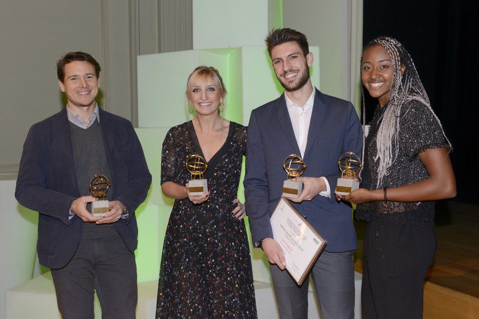 De g.à droite,  Jonathan Wawrinka (venu pour Stan) et Timea Bacsinszky, champions de l'année;  Loïc Gasch et Sarah Atcho sportifs de l'année. 