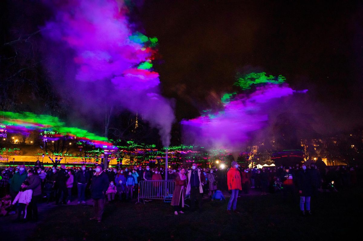 Spectacle en plein air &ndash; Les faiseurs d&rsquo;aurores bor&eacute;ales occupent le ciel des Bastions