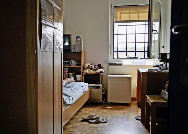 Die Zelle eines Verwahrten in der Zürcher Strafanstalt Pöschwies in Regensdorf. Foto: Alessandro della Bella (Keystone)