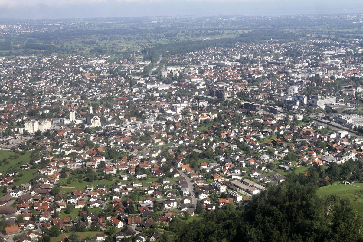 Eine Patrouille rückte wegen angeblicher Probleme mit einem Nachbarn aus. Gemäss einer Mitteilung der Landespolizeidirektion Vorarlberg ging es dabei um eine Lärmklage. (Symbolbild) Eine Patrouille rückte wegen angeblicher Probleme mit einem Nachbarn aus. Gemäss einer Mitteilung der Landespolizeidirektion Vorarlberg ging es dabei um eine Lärmklage. (Symbolbild)