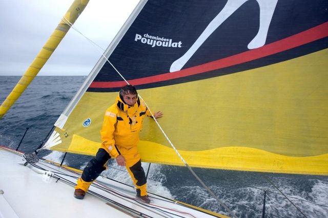 Le Rescape Bernard Stamm Revient Sur Son Naufrage Tribune De Geneve