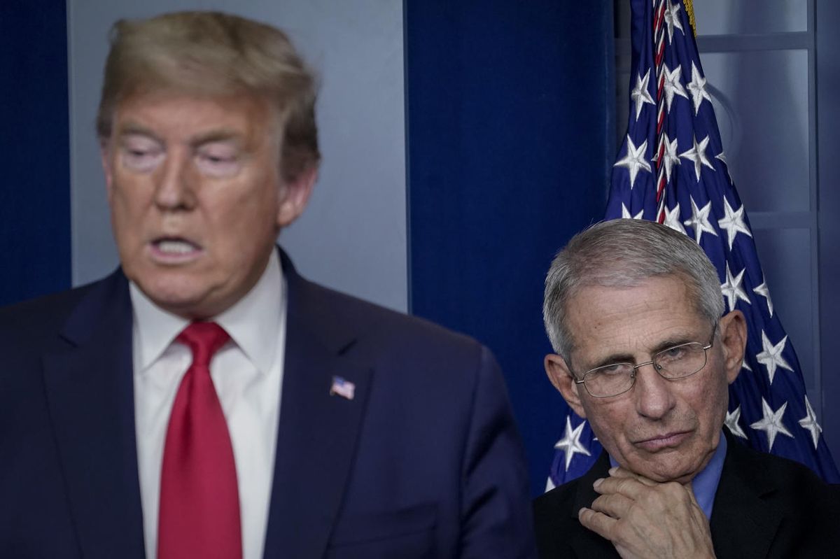 Die mitunter falschen Angaben und Aussagen des US-Präsidenten muss er jeweils wieder korrigieren: Chef-Virologe Anthony Fauci. Die mitunter falschen Angaben und Aussagen des US-Präsidenten muss er jeweils wieder korrigieren: Chef-Virologe Anthony Fauci.