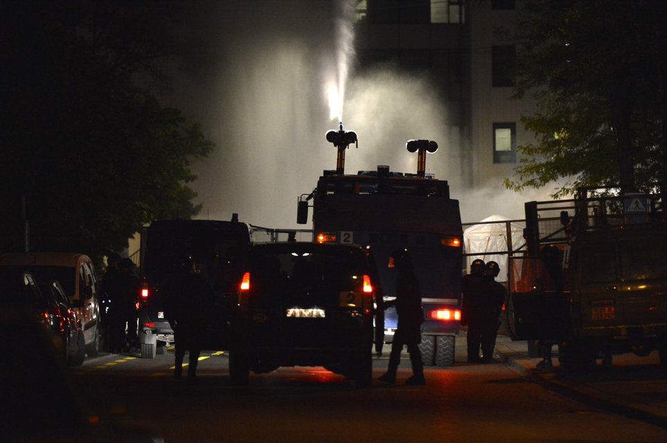 «Dieses Verhalten wird in Winterthur nicht akzeptiert», so Stadträtin Barbara Günthard-Maier: Ein Wasserwerfer im Einsatz in Winterthur. 