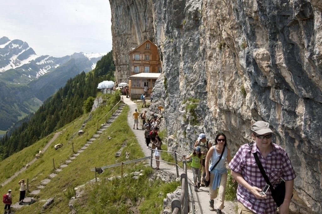 La Montagne Aux Secrets Lieu De Tournage Auberge de l'Aescher (AI): Drones interdits pour préserver la magie du