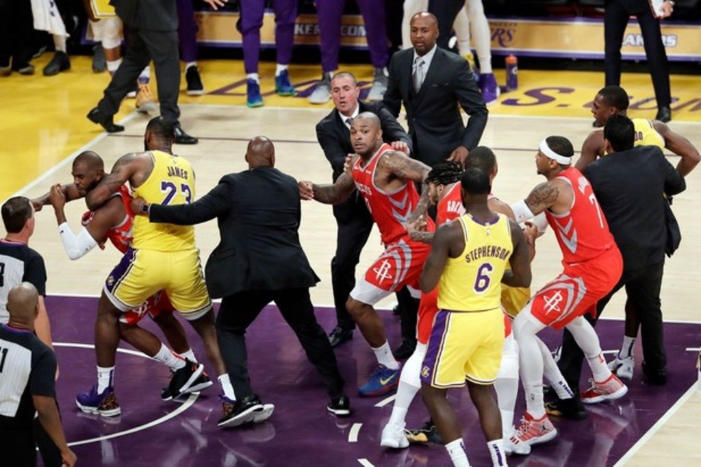 Basket NBA Bagarre et victoire des Rockets au Staples Center