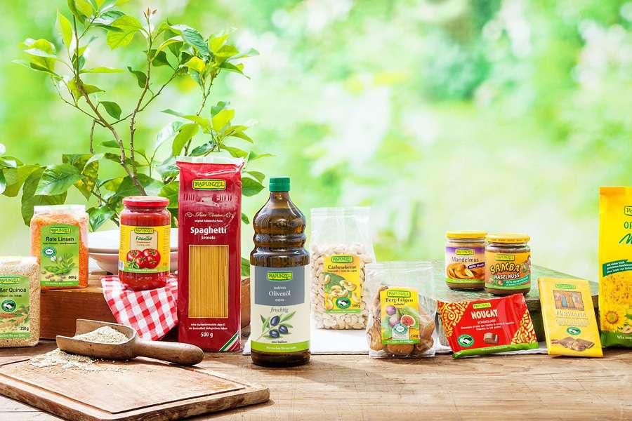 Viren seien «intelligente Wesen», die ihre Aufgabe «im grossen Spiel der Naturkräfte» erfüllten, schreibt er auf der Homepage von Rapunzel.