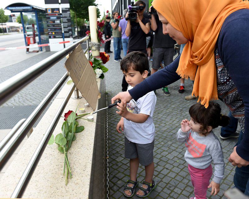 Frau Zündet Sich An Berlin Video